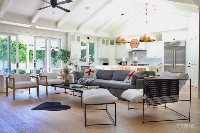  Elegant Beach House with amazing light 