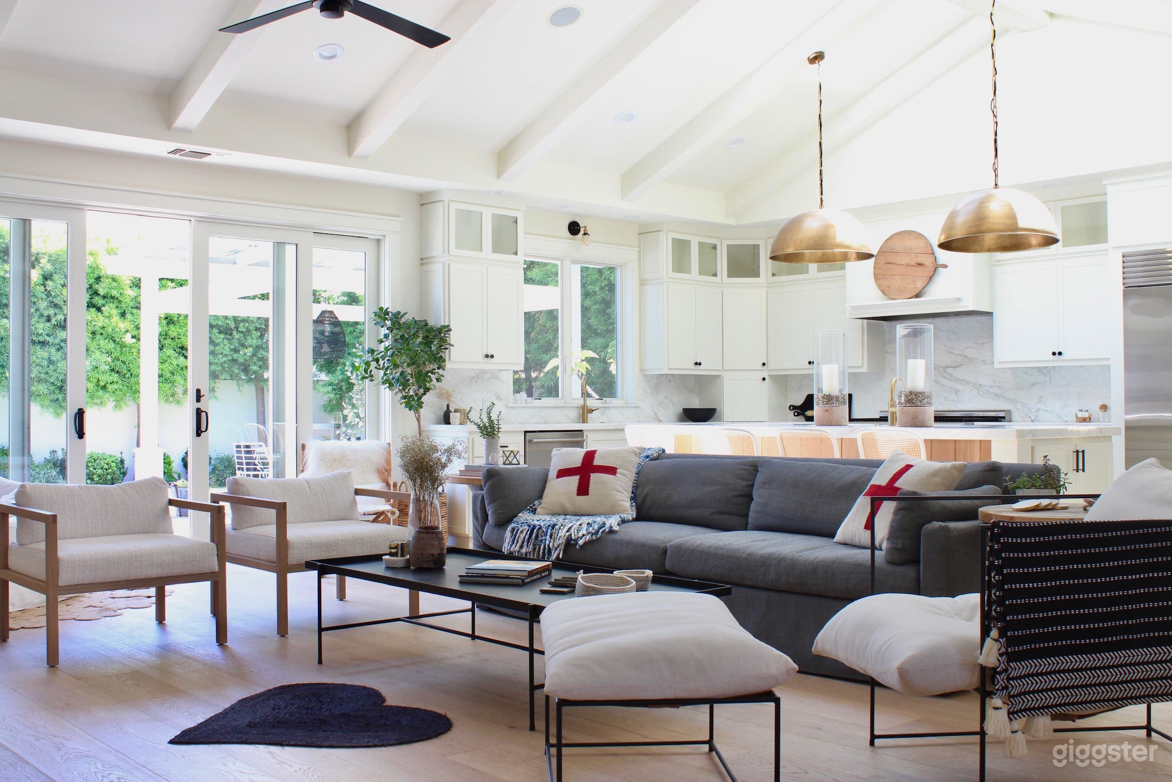 Elegant Beach House with amazing light Photo 2