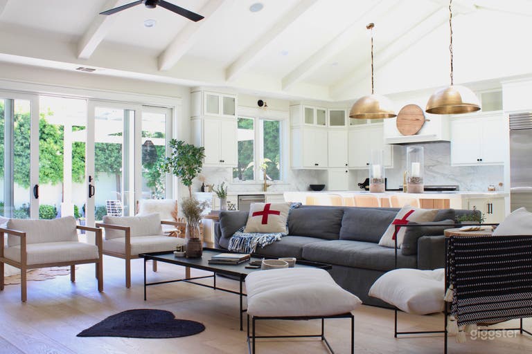  Elegant Beach House with amazing light 