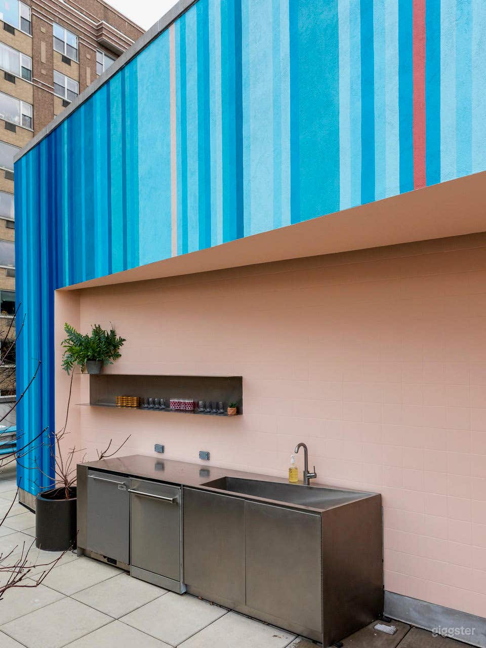 Spa with rooftop access: Location 5233 Photo 3