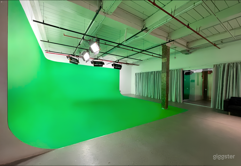  Green Screen CYC Studio Prelit 2-Wall in Brooklyn 
