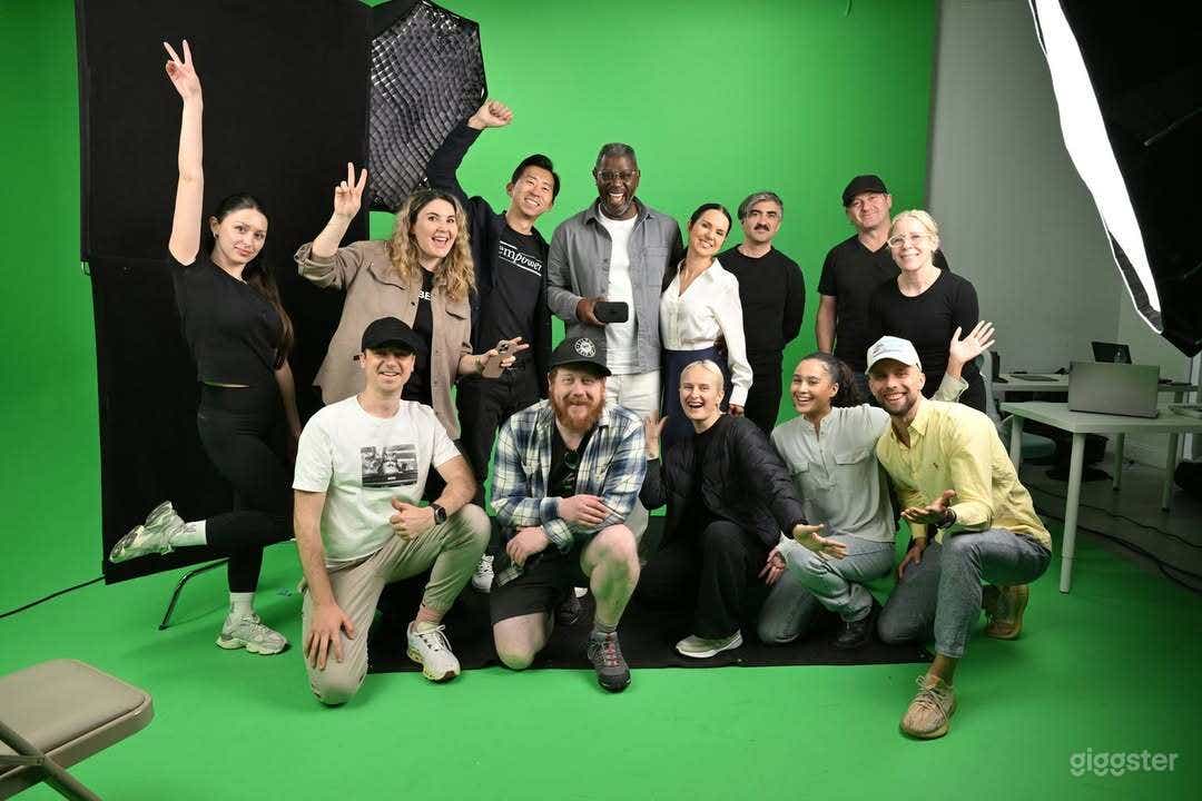Green Screen CYC Studio Prelit 2-Wall in Brooklyn Photo 2