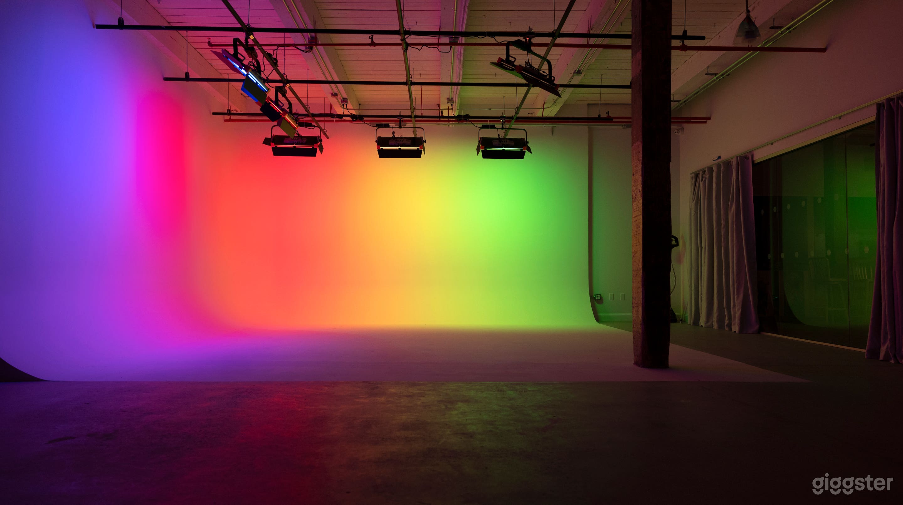 Green Screen CYC Studio Prelit 2-Wall in Brooklyn Photo 3