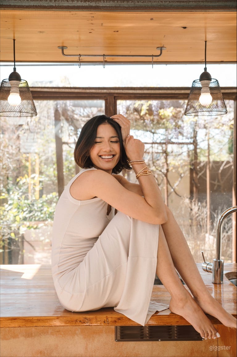  Outdoor Oasis w/ Steel-&-Glass Modern Studio 