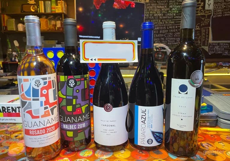  Warm Retro beer & wine bar 