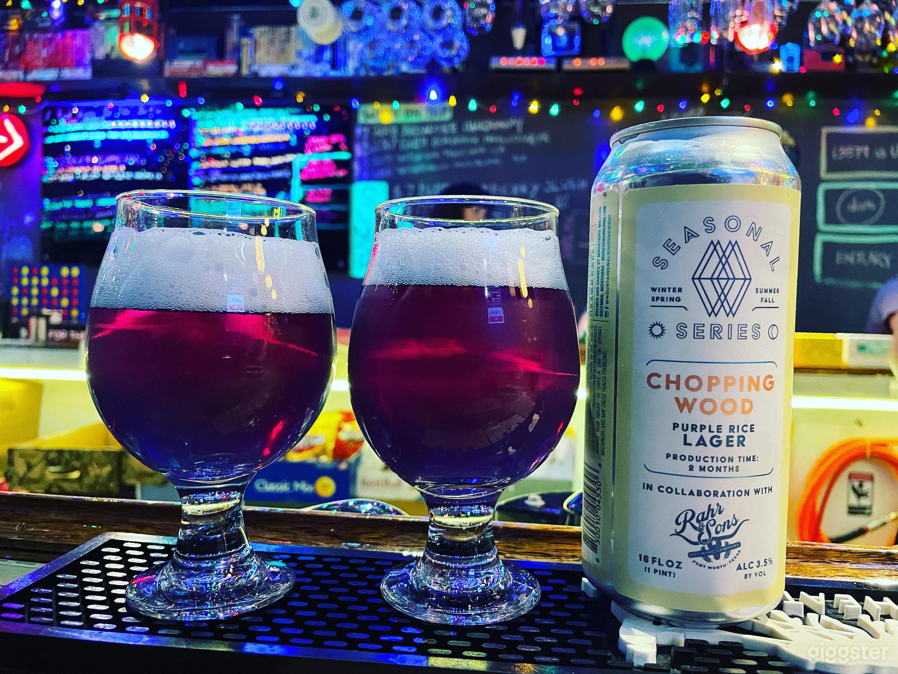 Warm Retro beer &amp; wine bar Photo 4