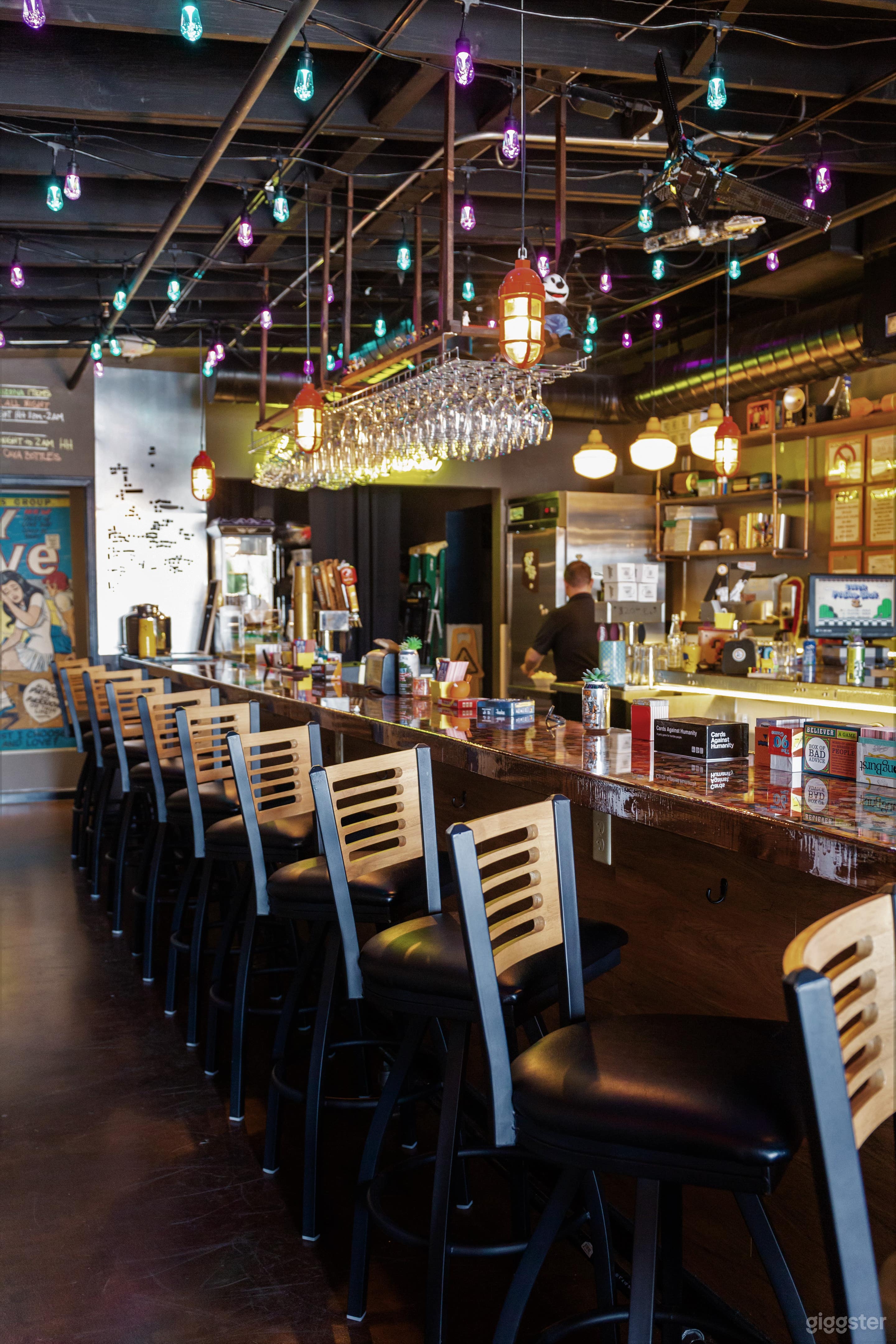 Warm Retro beer &amp; wine bar Photo 1