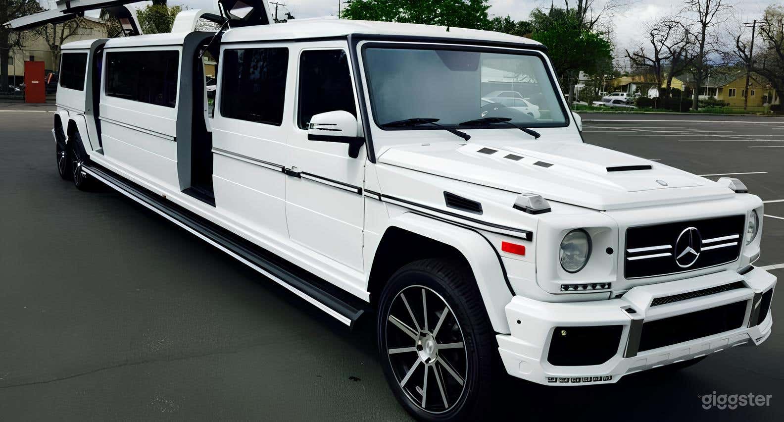 Mercedes G Wagon Stretch Limo Photo 1