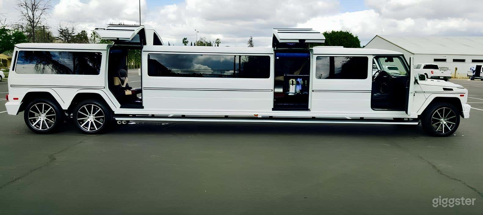 Mercedes G Wagon Stretch Limo Photo 3