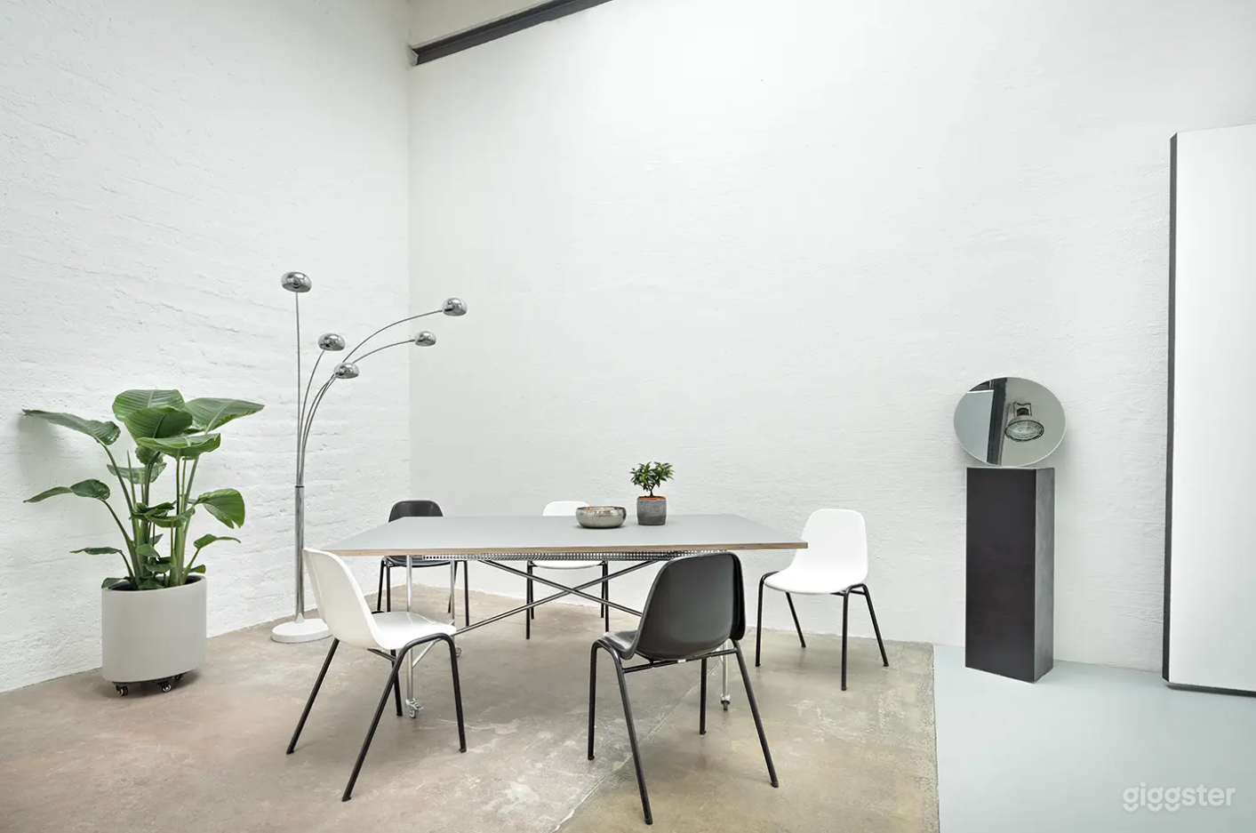 Daylight Photography Studio with L-Shaped Cyclorama, Cologne Photo 3