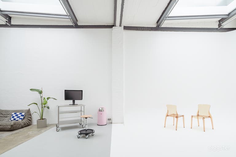  Tageslicht-Fotostudio mit L-förmigem Cyclorama, Köln 