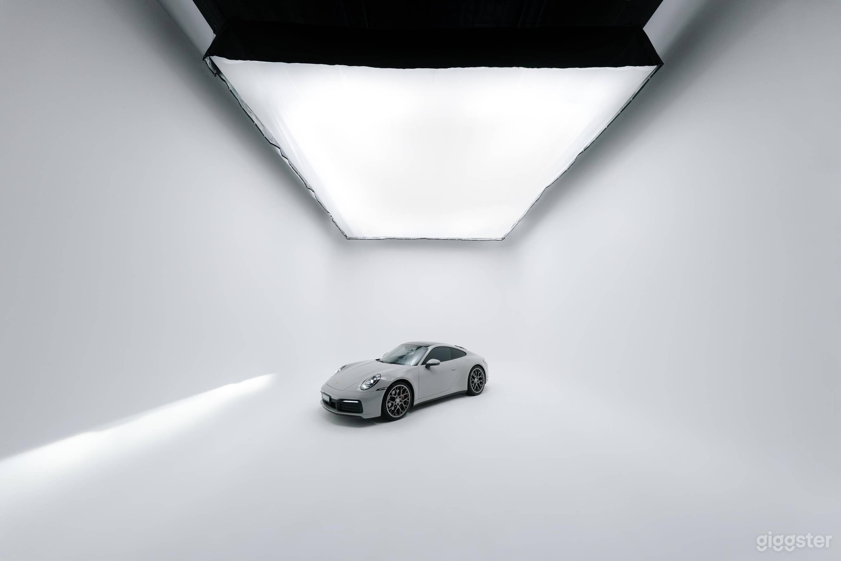 U-Shape Cyclorama Studio & MEGA Overhead Softbox, Springvale Photo 2