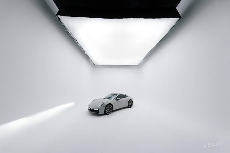  Estudio con Ciclorama en Forma de U y MEGA Softbox Aéreo, Springvale 