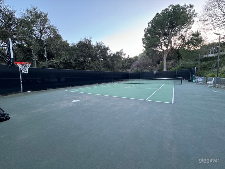  Huge private outdoor tennis and basketball  court 
