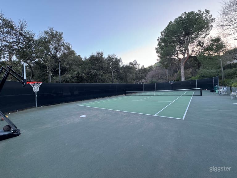  Huge private outdoor tennis and basketball  court 
