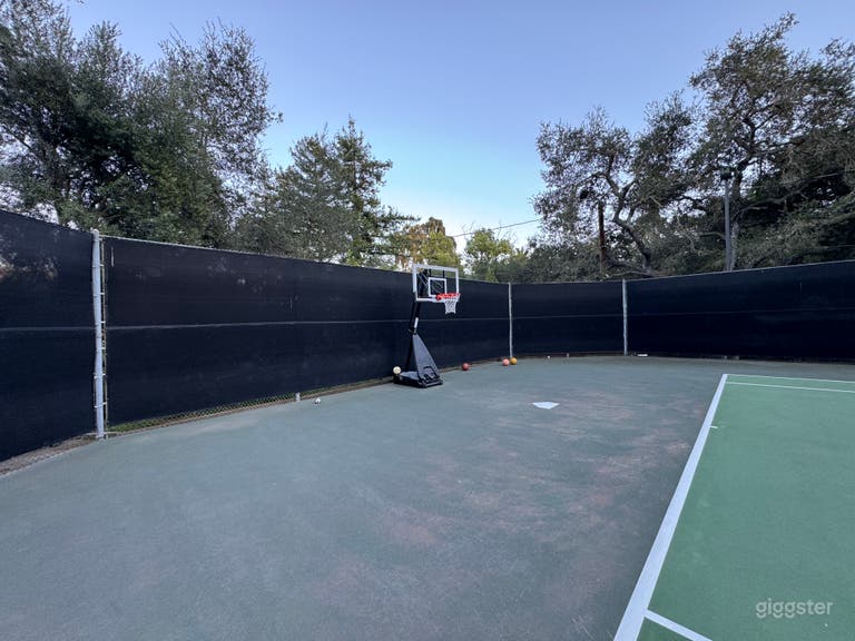  Huge private outdoor tennis and basketball  court 