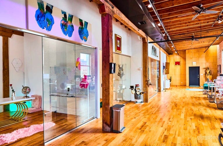  West Loop: Contemporary Podcast Penthouse loft 