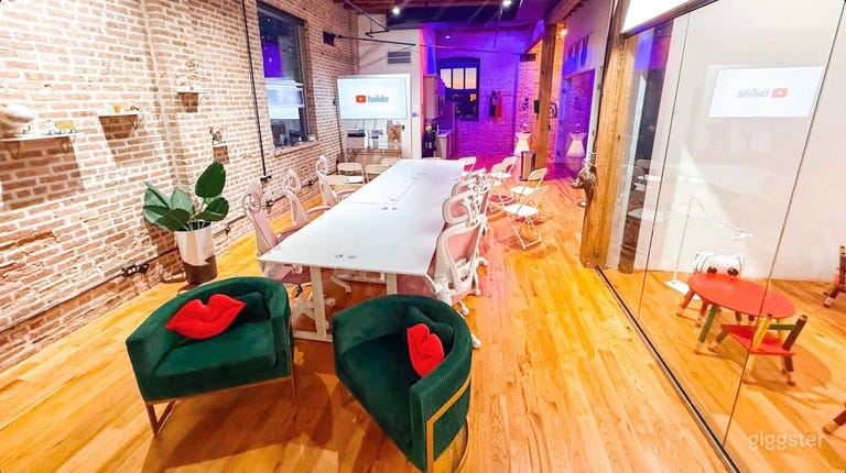  West Loop: Contemporary Podcast Penthouse loft 