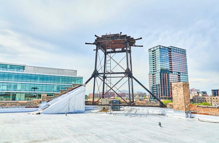  West Loop: Contemporary Podcast Penthouse loft 