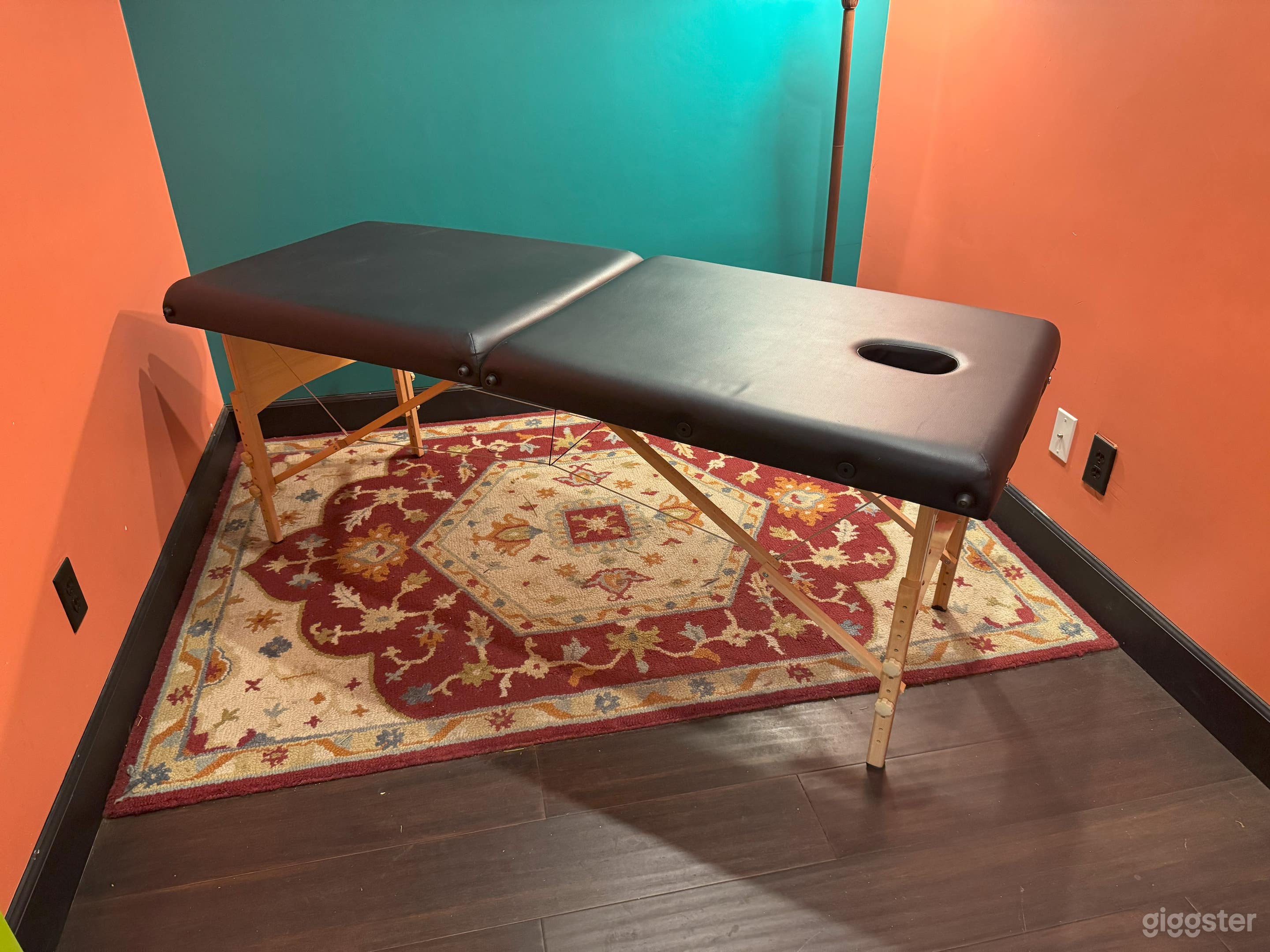 Private Consultation Room in a Organic apothecary Photo 3