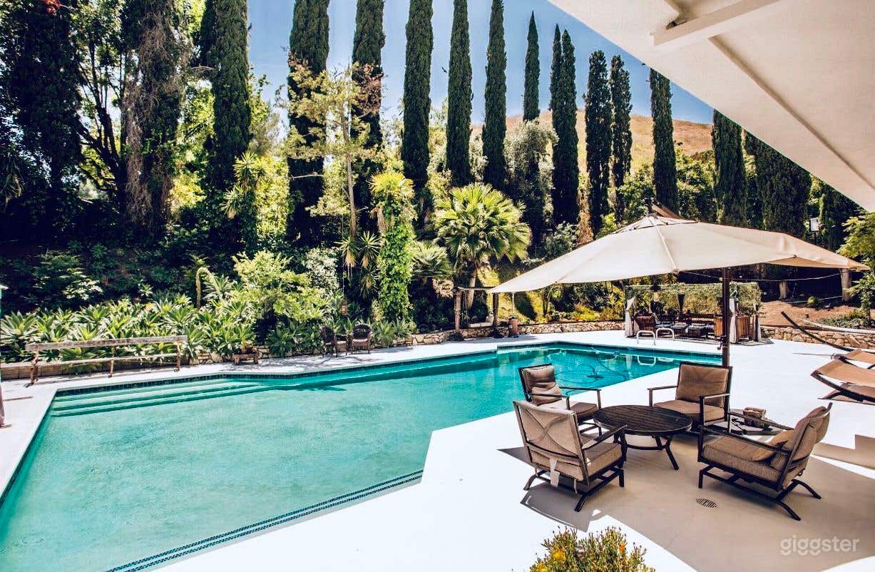 Modern Oasis Villa Poolside Retreat Photo 1