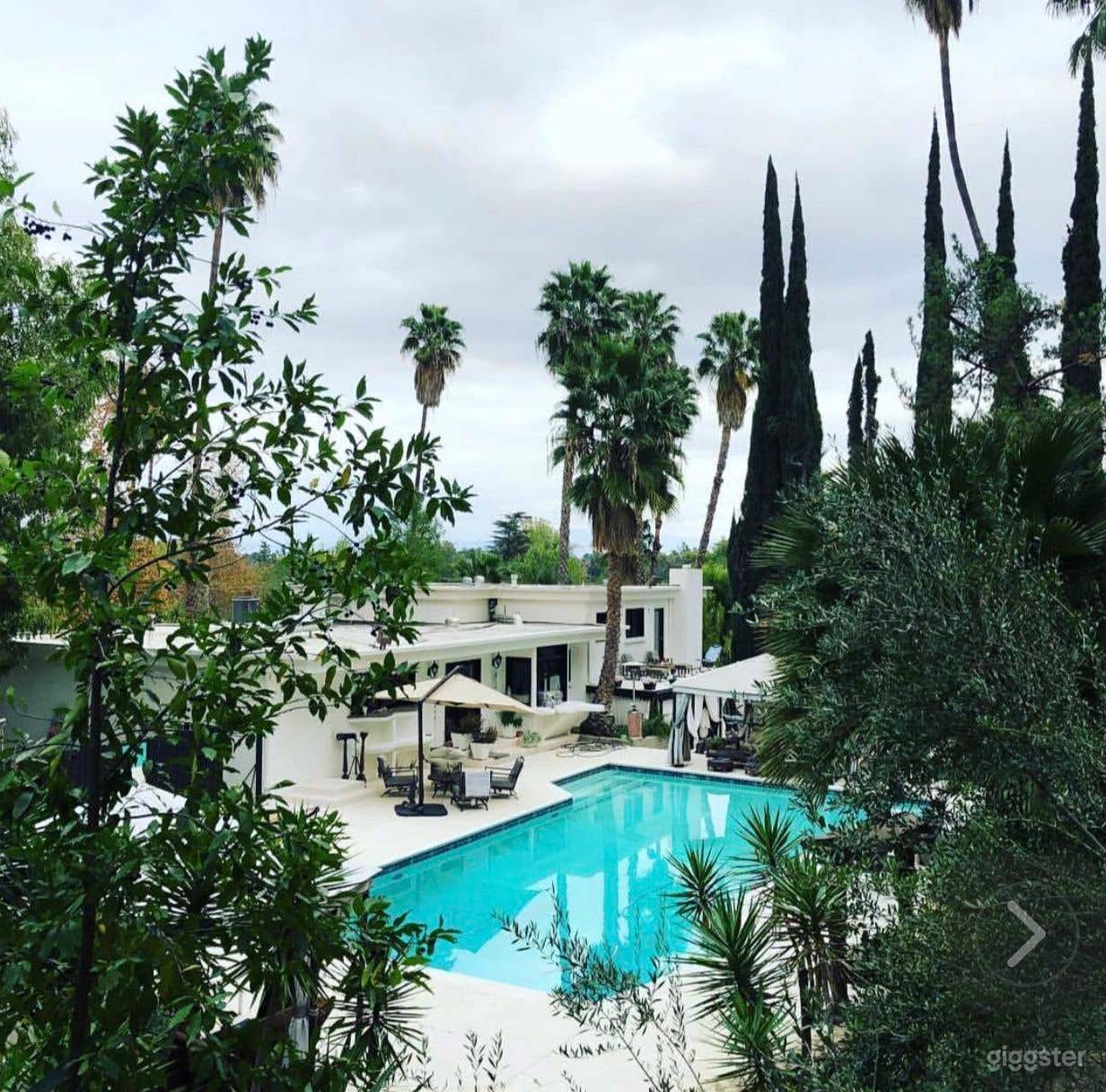 Modern Oasis Villa Poolside Retreat Photo 2