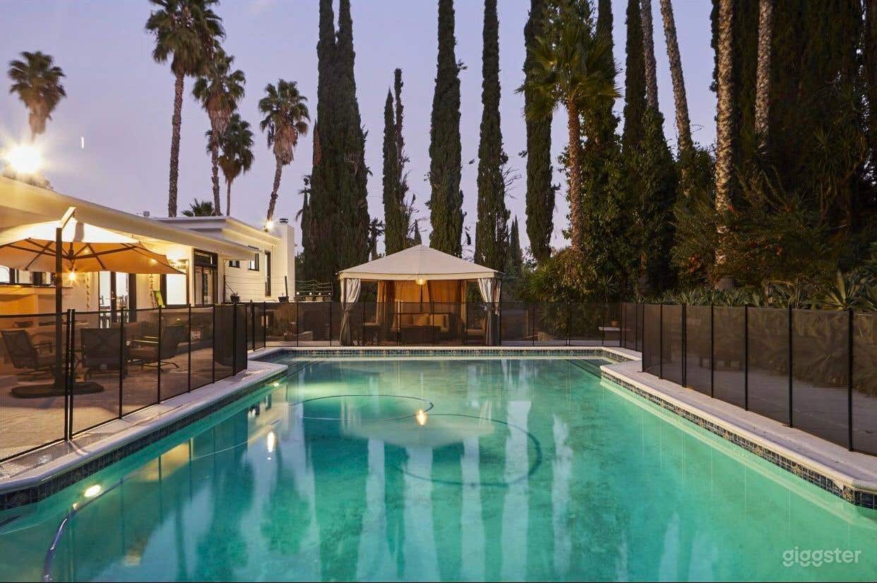 Modern Oasis Villa Poolside Retreat Photo 4