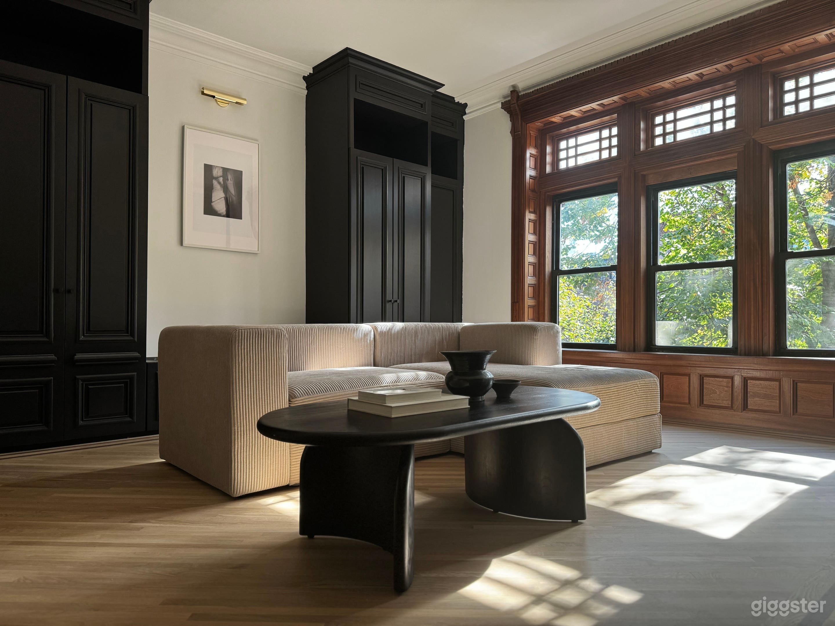 Renovated classic Brownstone apartment Photo 1