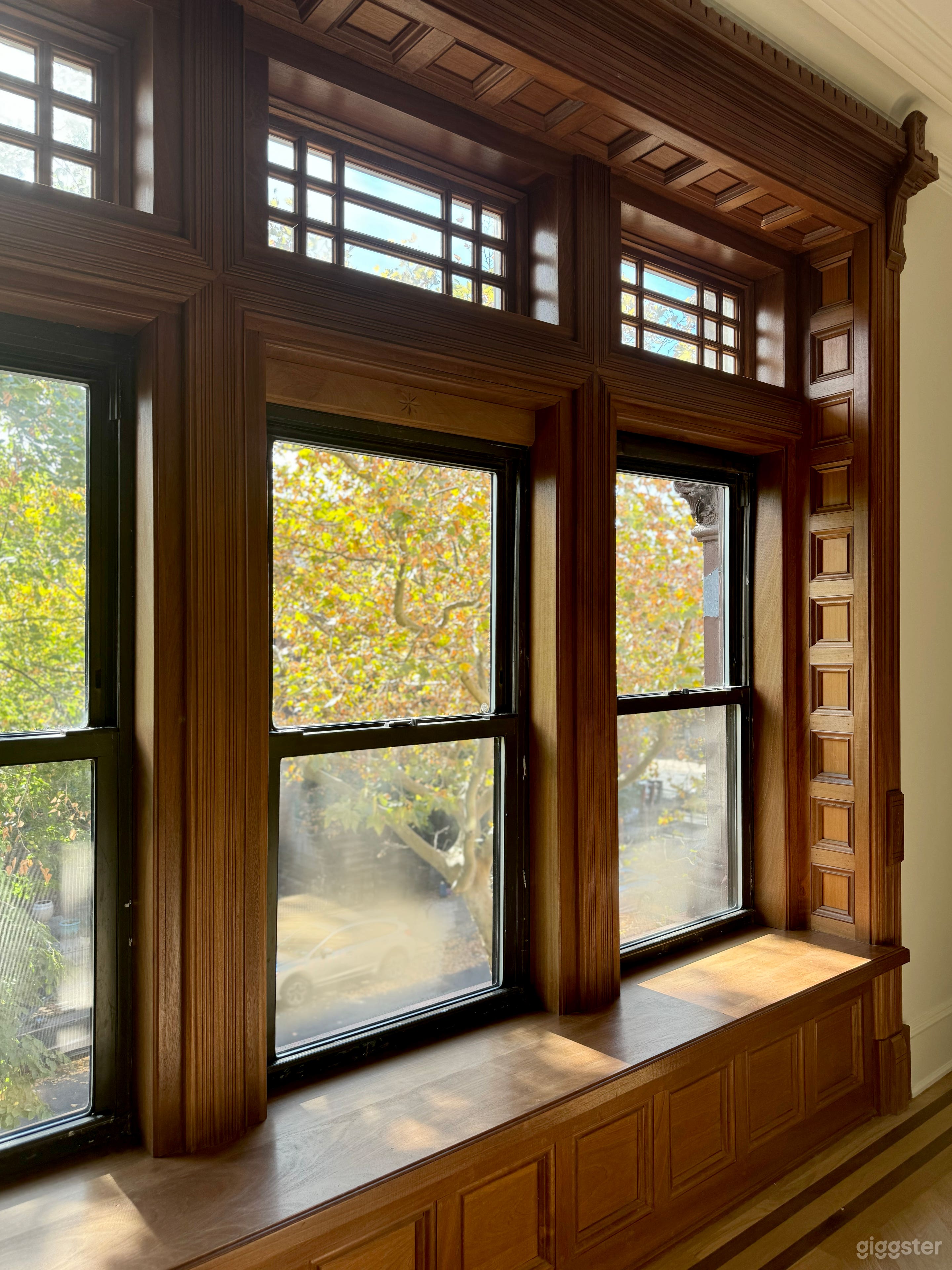 Renovated classic Brownstone apartment Photo 2