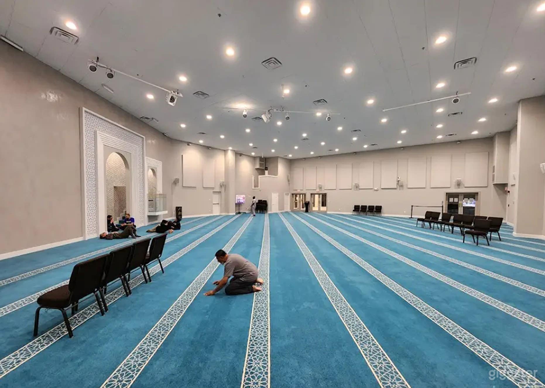 Versatile 900 sq/ft Event Space Photo 3