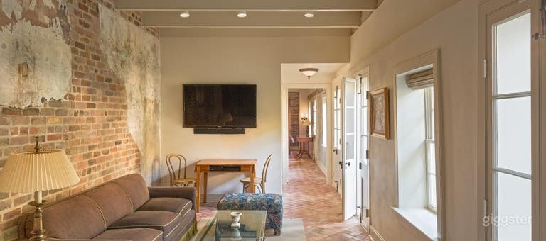  Distinctive Courtyard with 5 Unit Apt (Buyout) 