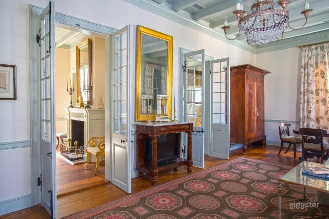  Distinctive Courtyard with 5 Unit Apt (Buyout) 