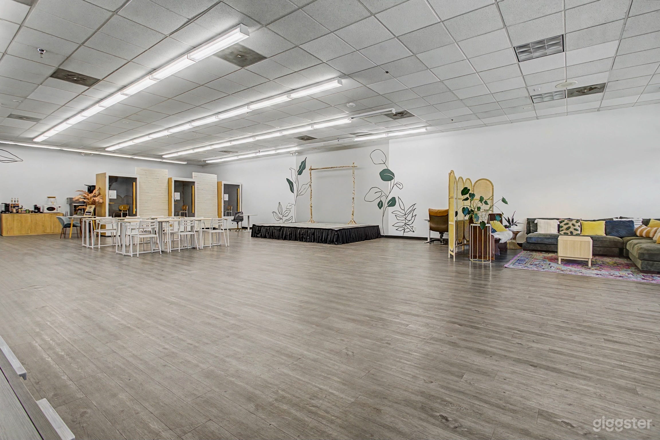 Elegant Sunlit Event Space for Showers & Celebrations Photo 4