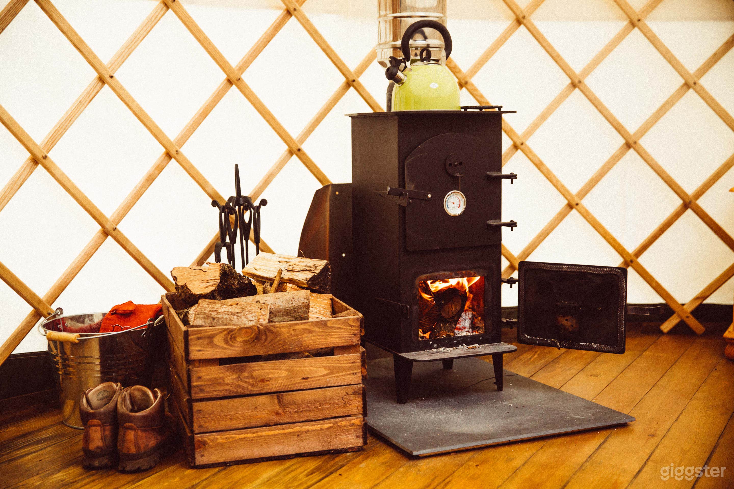 Cozy Hazelnut Yurt in Norwich Photo 4