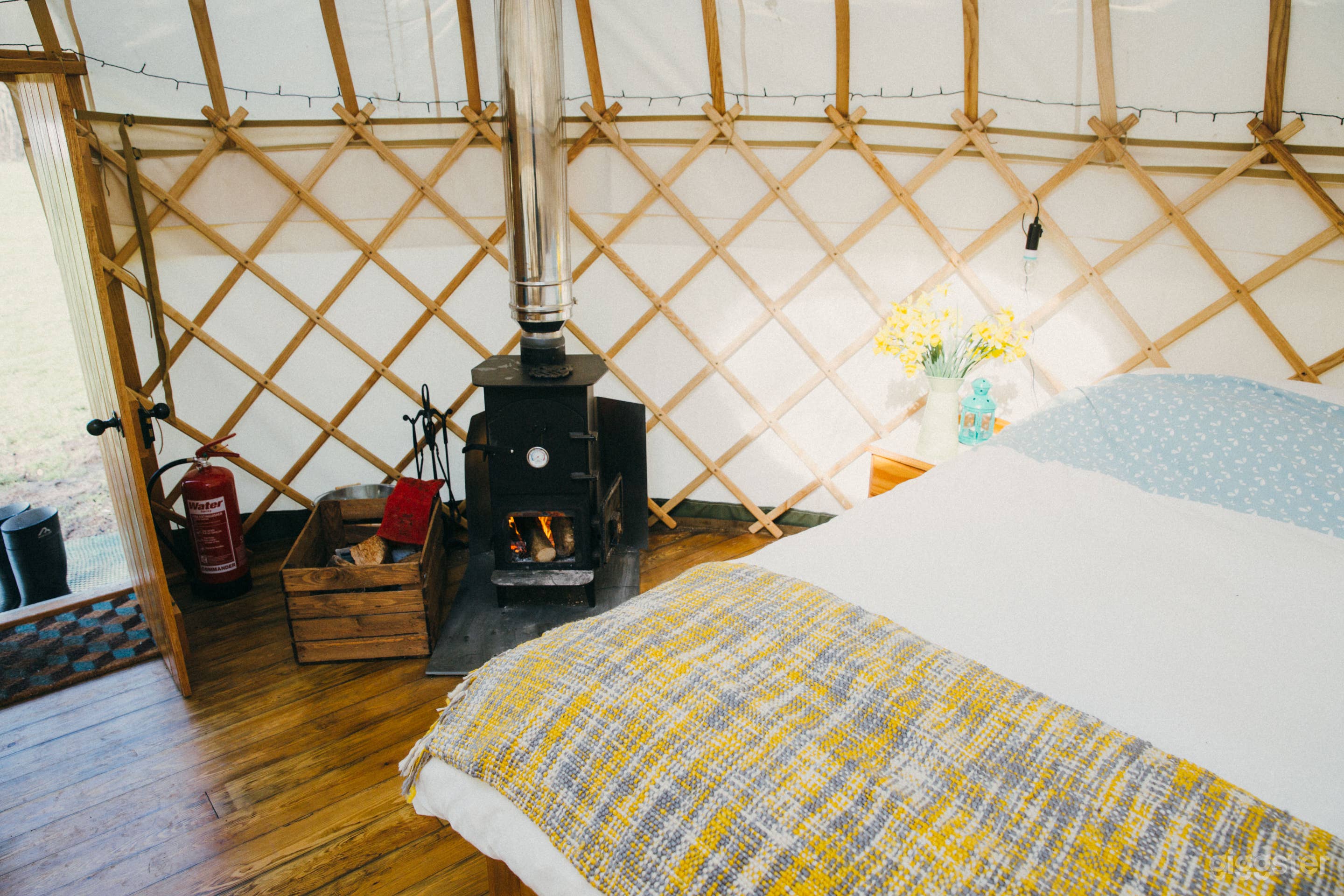Cozy Hazelnut Yurt in Norwich Photo 3
