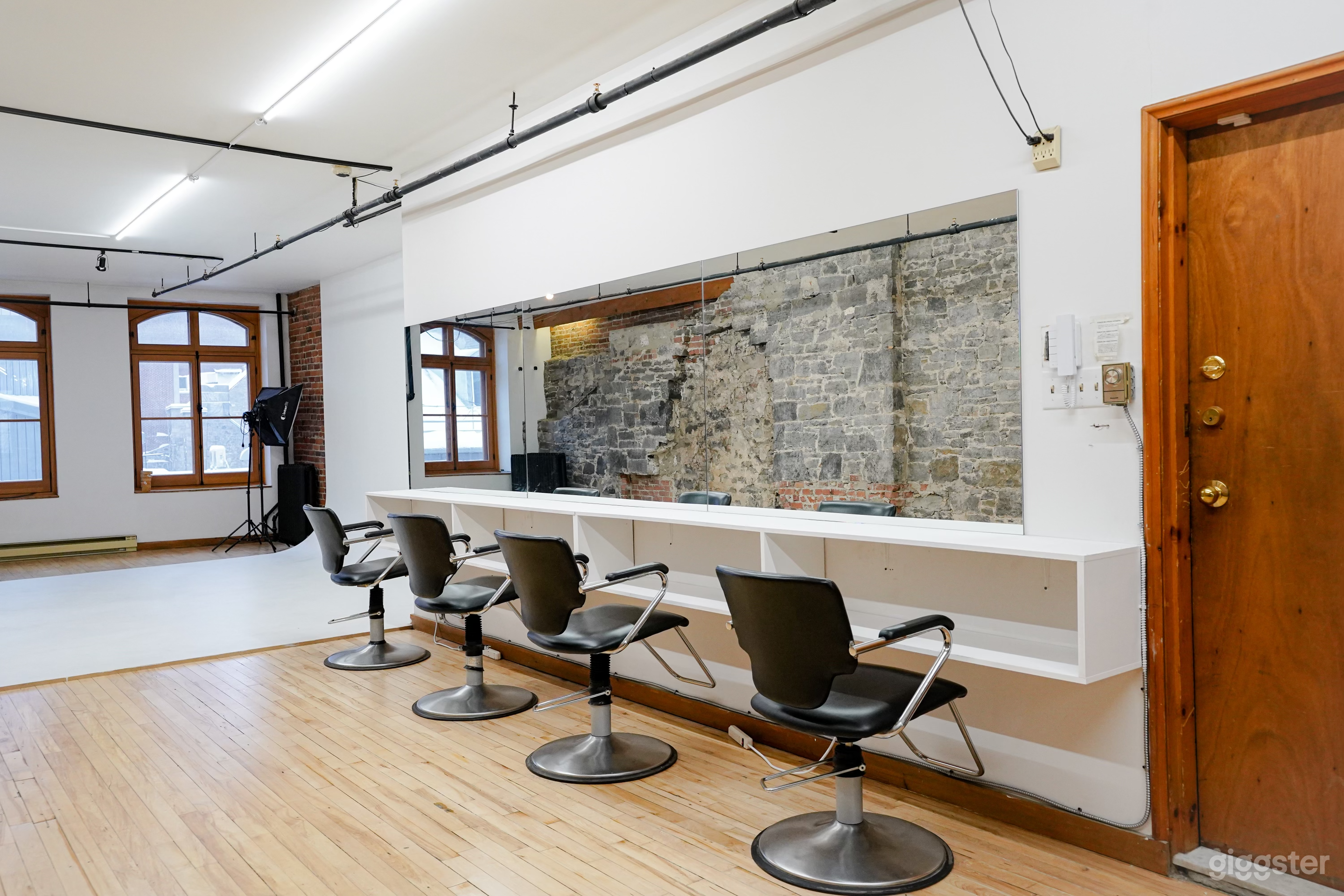 2000 sqft. Creative Space/Loft With Cyclorama Photo 4