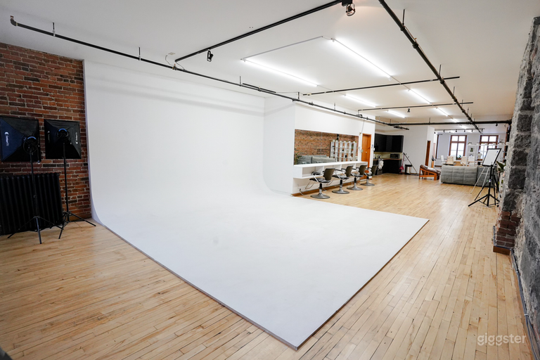  2000 sqft. Creative Space/Loft With Cyclorama 