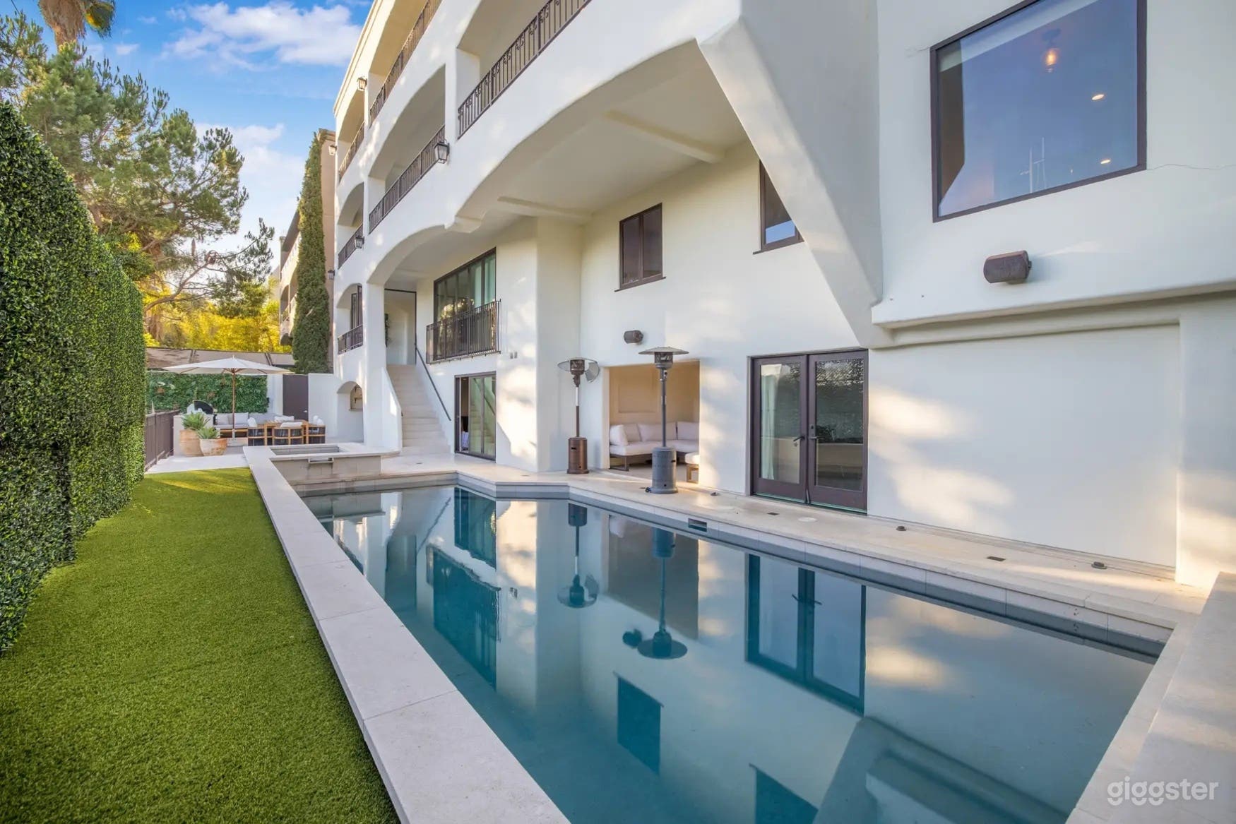 OUTDOOR POOL | TERRACED MODERN Photo 2
