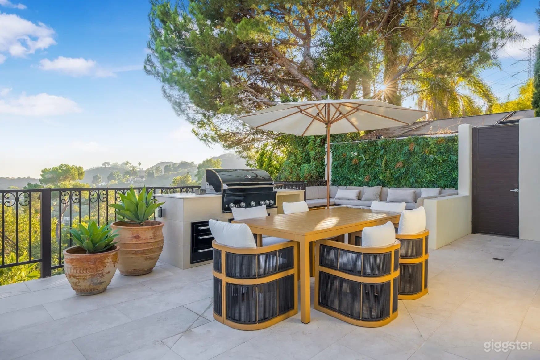 OUTDOOR POOL | TERRACED MODERN Photo 4