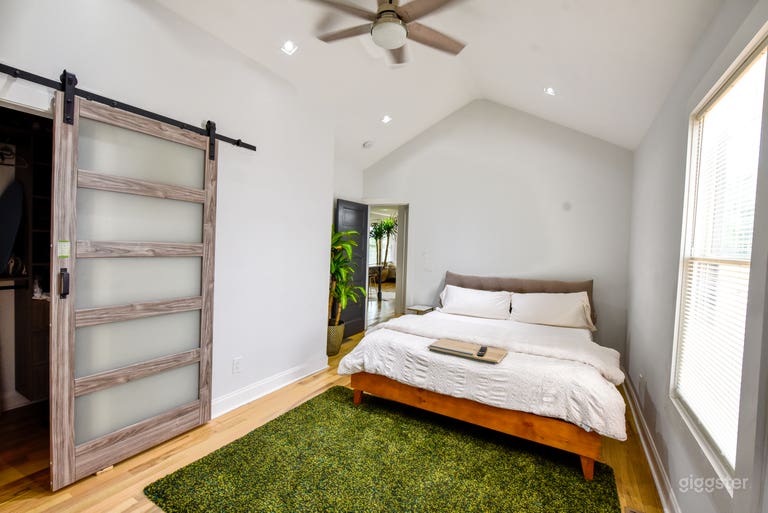  Minimalist Bungalow - Dinner, Showers, Content 