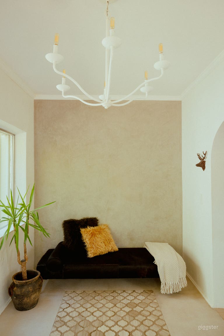  Sol y Sombra - Bright, Textured Walls, Arches 