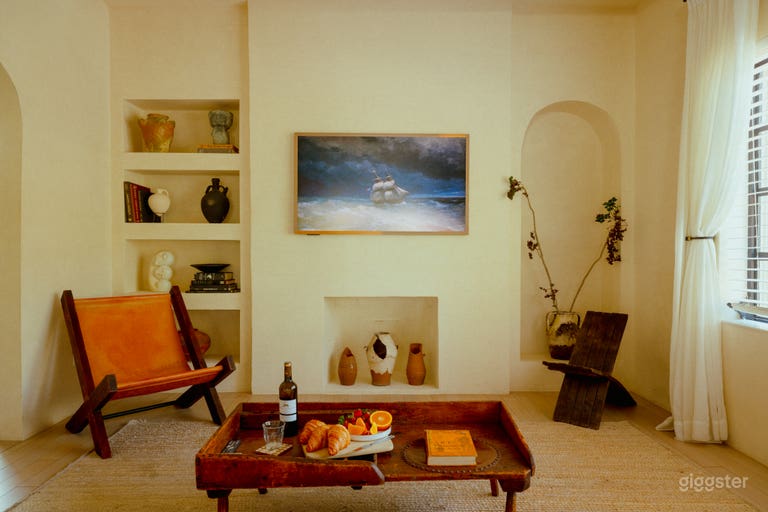  Sol y Sombra - Bright, Textured Walls, Arches 