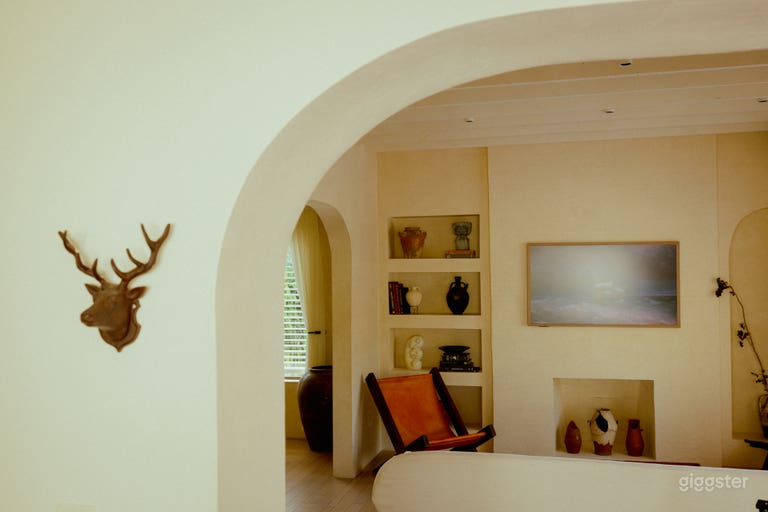  Sol y Sombra - Bright, Textured Walls, Arches 