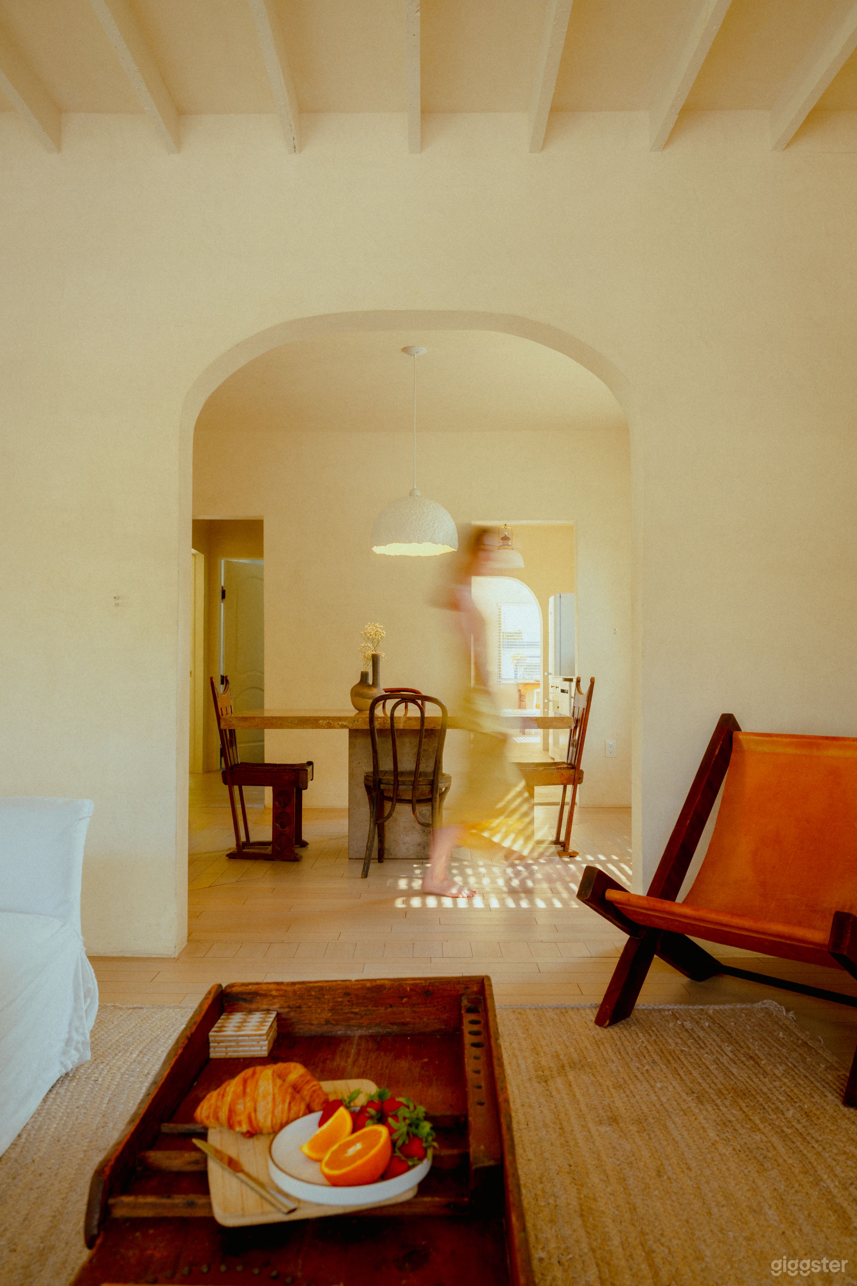 Sol y Sombra - Bright, Textured Walls, Arches Photo 1