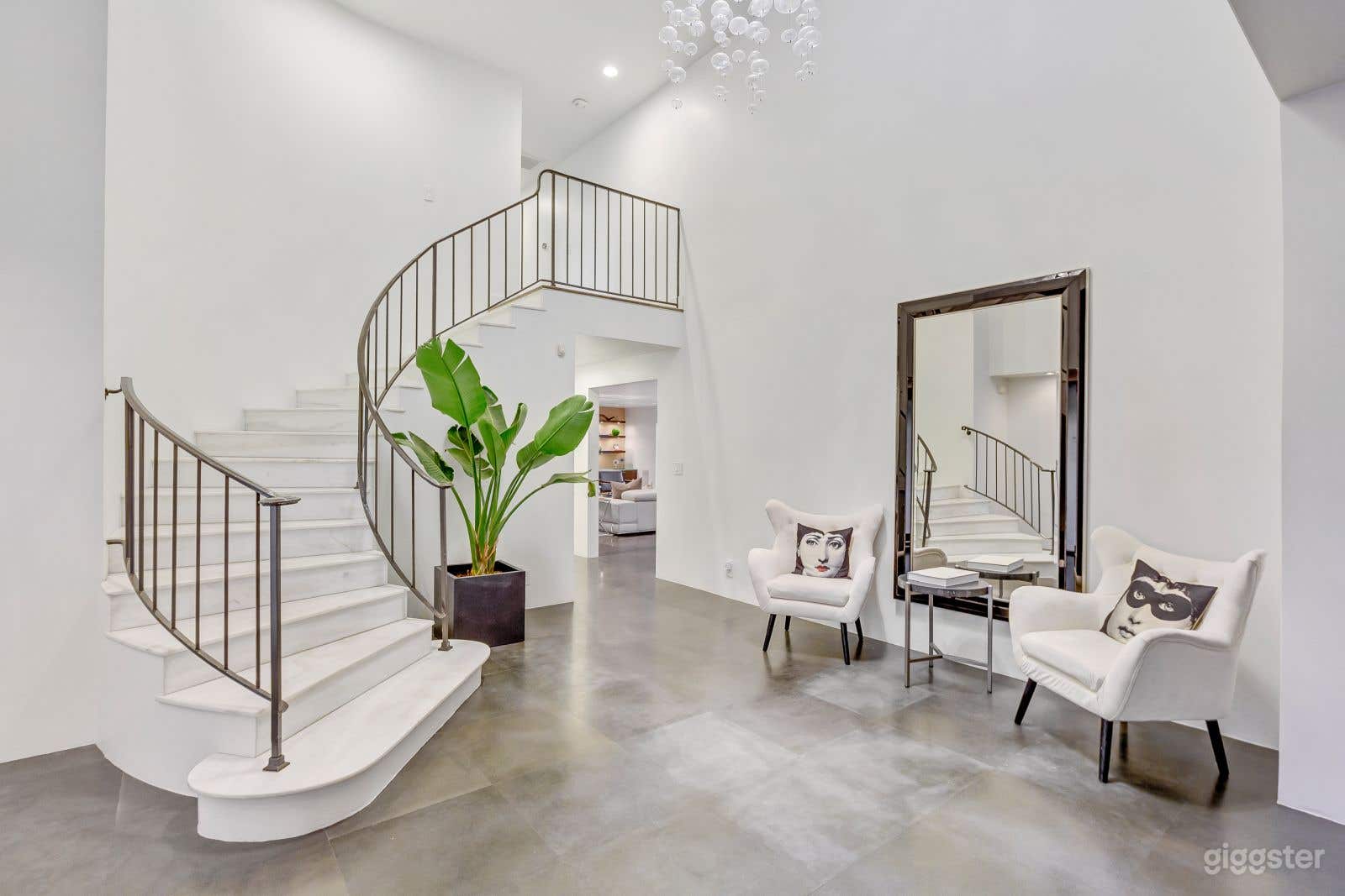 STRADELLA LAKEVIEW VILLA/ INFINITY SPA/ DECK Photo 3