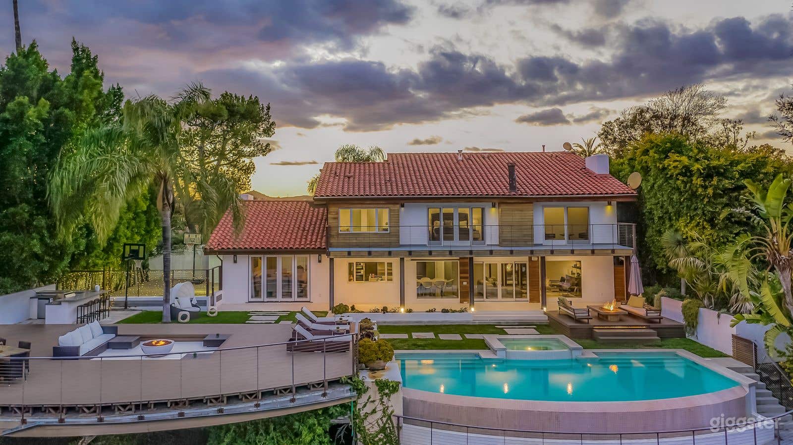 STRADELLA LAKEVIEW VILLA/ INFINITY SPA/ DECK Photo 2