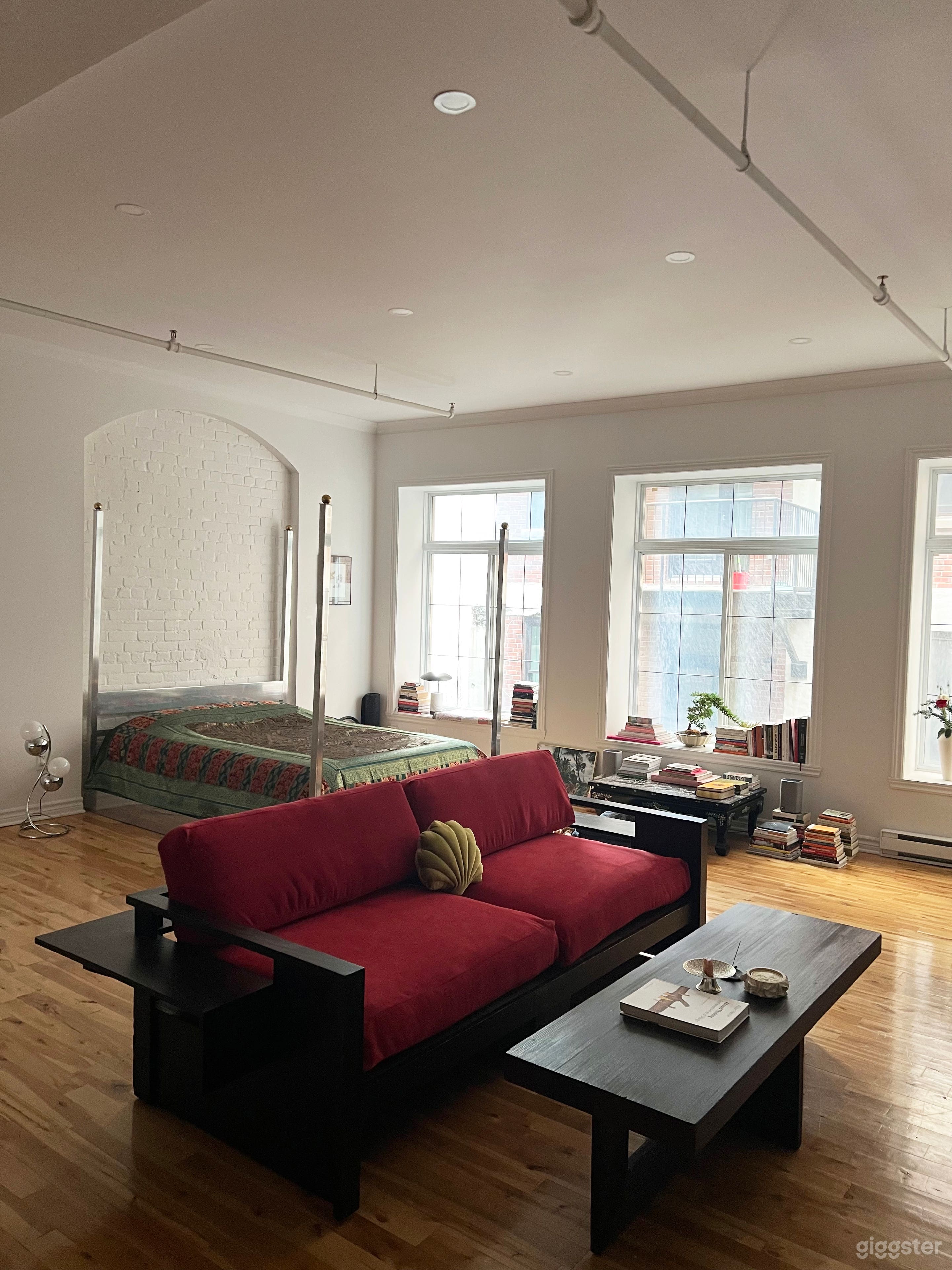 Lovely Designer Studio Loft Photo 1