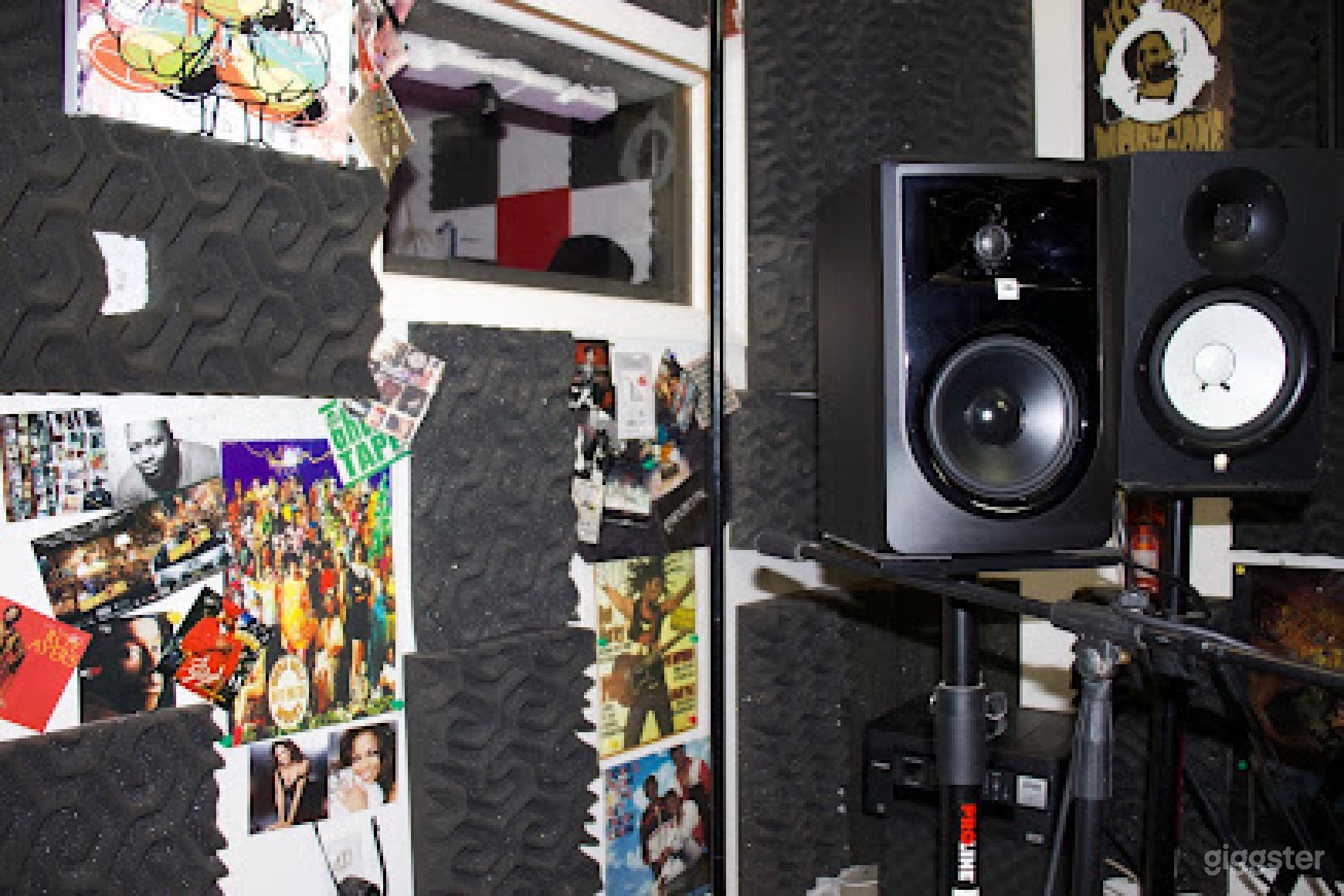 Recording Studio with an 80's Vibe in Queens Photo 4