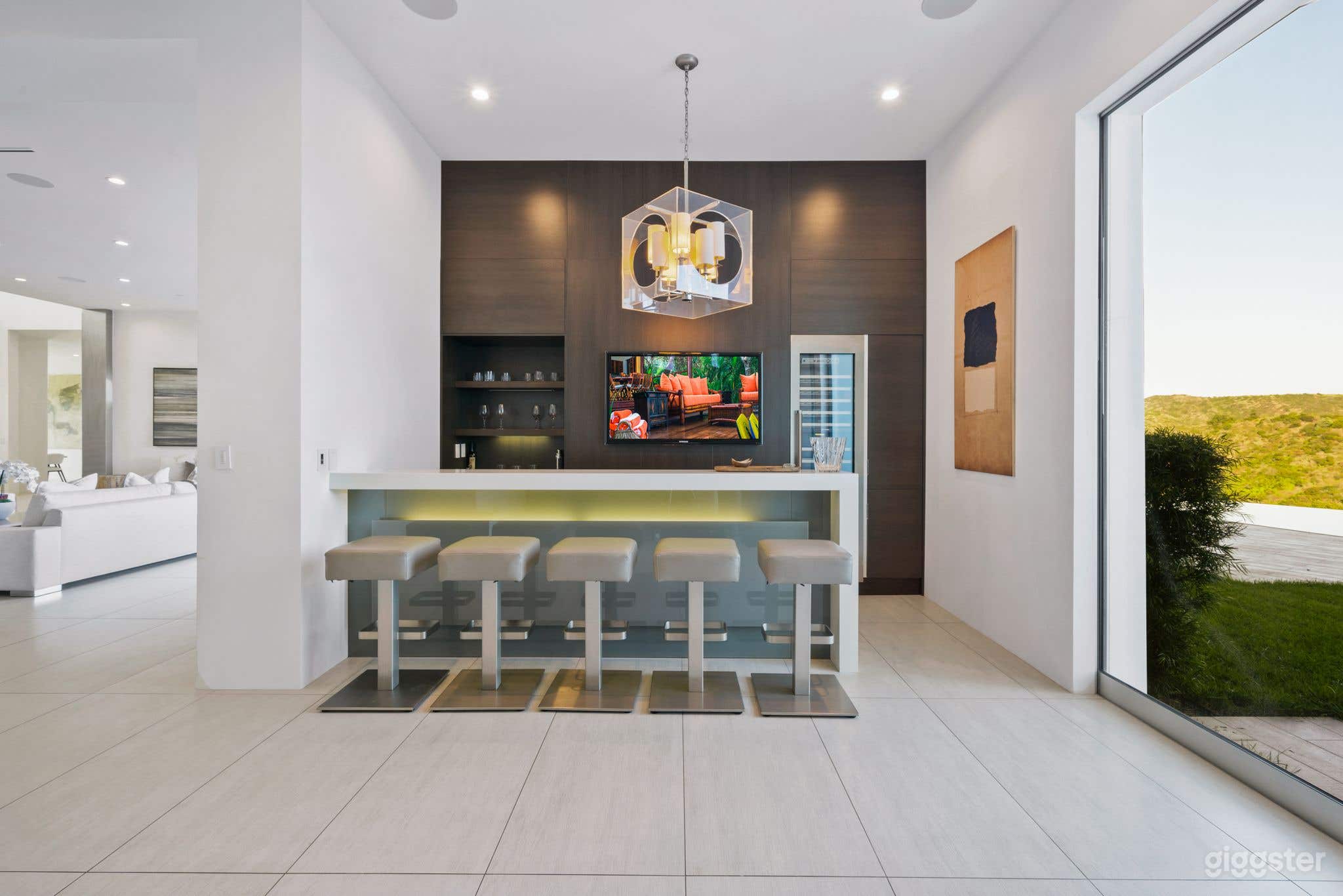 BEL AIR ELEGANCE: CINEMATIC VILLA Photo 2