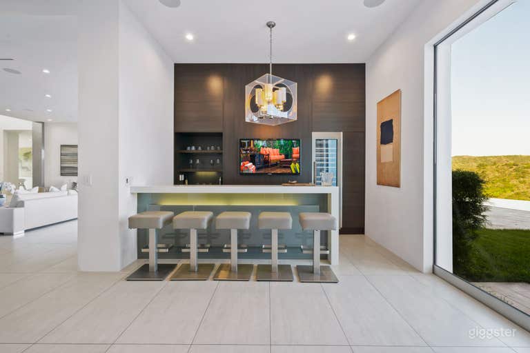  BEL AIR ELEGANCE: CINEMATIC VILLA 